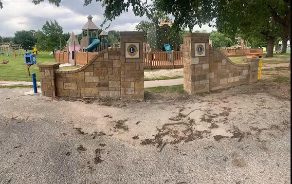 North Texas Outdoor Construction Walls 092